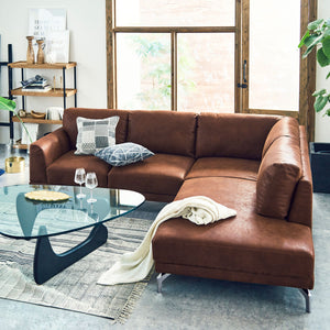 大きめのサイズ感を活かすため、座面・背クッション・肘部それぞれ厚みをもたせています。 #LT01 キャメル（レザーテックス アニリン）