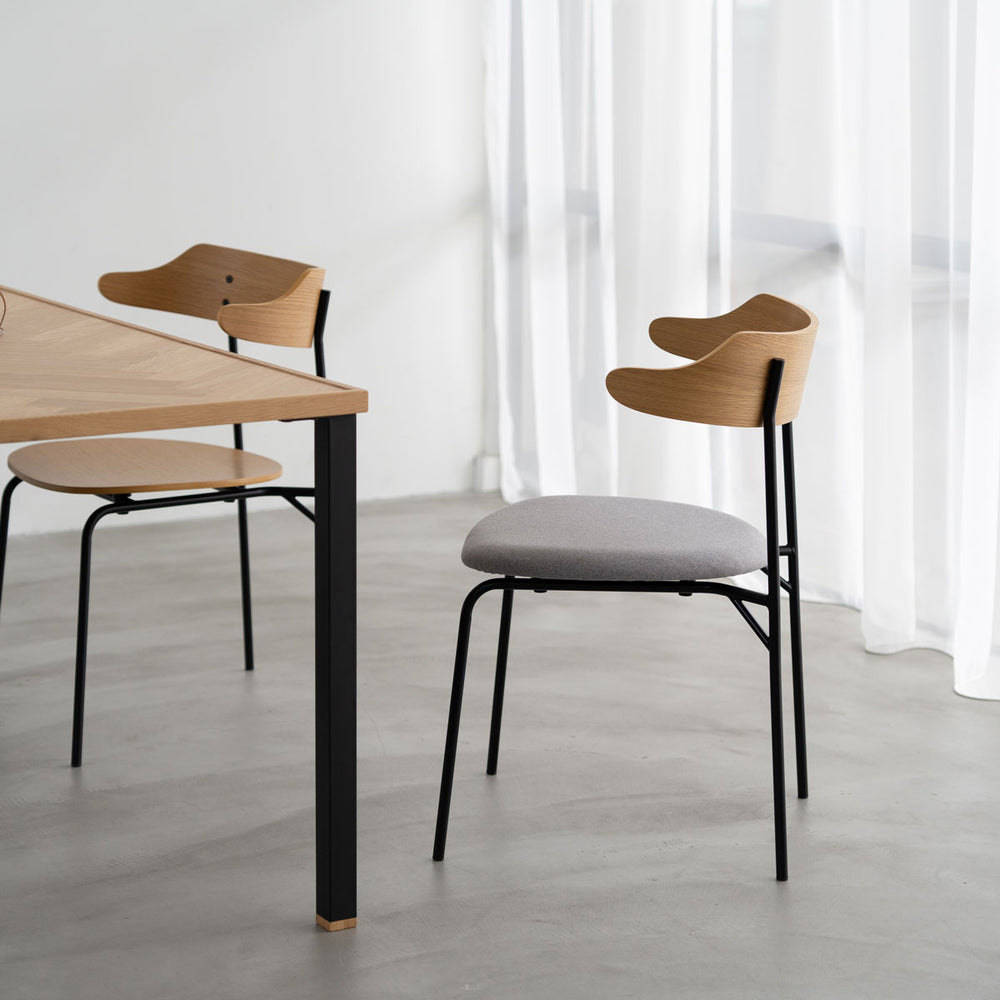 カペルⅢ ダイニングチェア