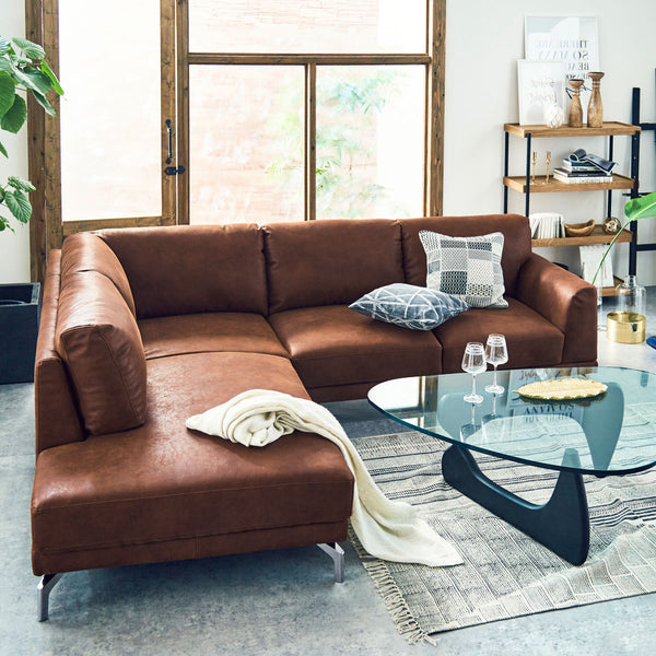 大きめのサイズ感を活かすため、座面・背クッション・肘部それぞれ厚みをもたせています。 #LT01 キャメル（レザーテックス アニリン）