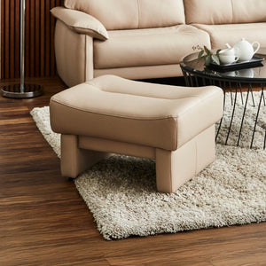 しっかりとしたボリューム感があり、すっきりとシャープな印象の佇まいです。 #FLT01 フォギーグレージュ（ファインレザーテックス）