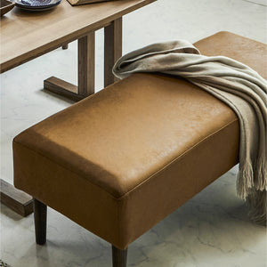 座面には高密度ウレタンフォームを使用。しなやかでやさしく包み込まれるような座り心地に。 #LT01 キャメル（レザーテックス アニリン）