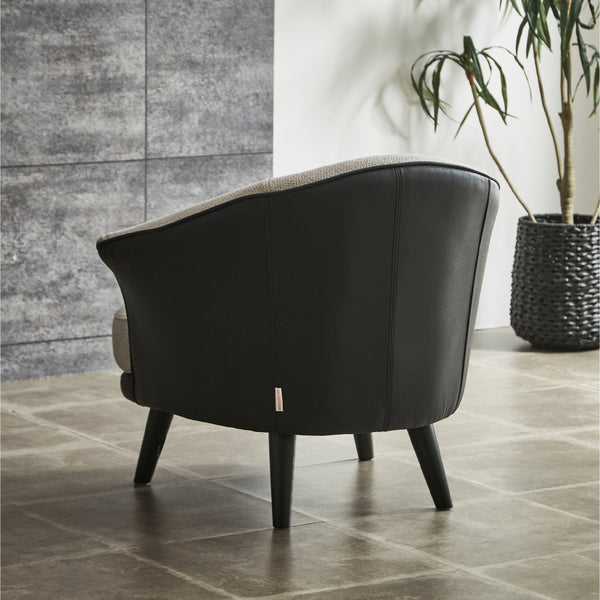 背面まで美しい仕上がり。お部屋の中央にレイアウトすることも可能です。 #Y81/ET82