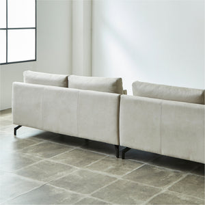 背面までこだわった美しいデザインは、お部屋の中央に置いても圧迫感を与えません。 #PLT111 プラチナグレー（プライムレザーテックス）