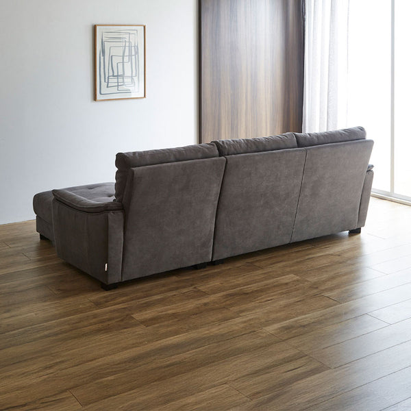 背面も美しく仕上げられているので、お部屋の中央に置いて空間を有効に使うこともできます。 #LT01 キャメル（レザーテックス アニリン）