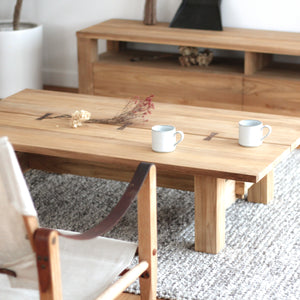 上品で落ち着いた木目が特徴の樹齢30年以上のチーク材を使い、 木目や木肌の良さを最大限に引き出すために、無塗装で仕上げています。 #Default Title