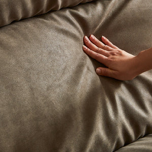 夏は通気性が良く、冬は冷たさを感じにくいレザーテックス生地を使用。年中快適にお使いいただけます。 #PLT112 ヨーロピアングレー（プライムレザーテックス）