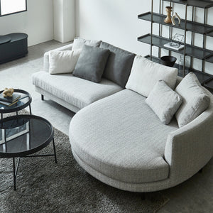 同シリーズのシェーズソファと合わせていただくと、ゆったりとくつろげる上質な空間が完成します。 #左肘