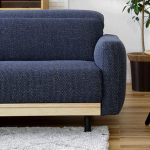 柔らかで丸みを帯びたデザインに、座面や肘に厚みを持たせることでモダンに仕上げました。 #A41 カスタード（ファブリックAランク） #木部ナチュラル