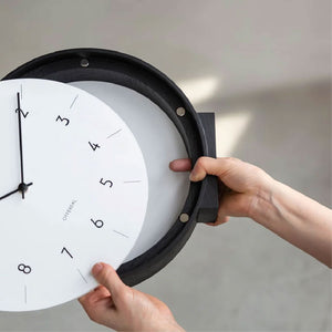 電池交換の際はこの様に文字盤を外して替えます #ブラック