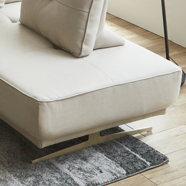 革のような高級感と、季節を問わない快適さを両立しており、夏も冬も心地よく使える素材です。 #Default Title