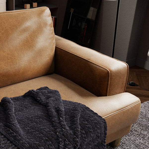 肘幅は広くとっており、リモコンなどちょっとした小物を置く際にも便利です。 #LT01 キャメル（レザーテックス アニリン）