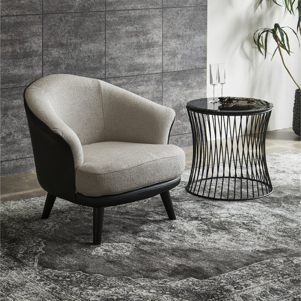 リビングやベッドルームなど多彩なシーンに調和し、ライフスタイルを引き立てるデザイン。 #Y81/ET82