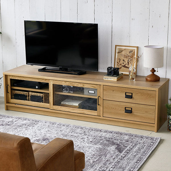 A�X機器や小物をほこりから守ってディスプレイできるガラス引き戸。 #ナチュラル