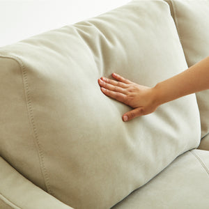 背面にはもっちりと密に詰まったシリコンフィルを使用。包み込むようなふかふか感を味わえます。 #PLT101 ブルースター #プライム レザーテックス