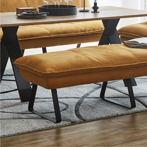 高密度ウレタンフォームにソフトフェザーを重ねた座面は優しく身体を受けながらも沈み込みすぎず長時間でも心地よく過ごせます。 #LT01 キャメル（レザーテックス アニリン）