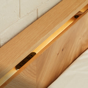 コンセントは正面から見えない位置に設けられており、 見た目の美しさと機能性を両立。 #シングル