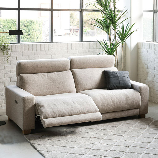 座る姿勢から寝姿勢に近いリラックス体勢まで、肘横のスイッチで切り替え可能。 #オーカーブラウン（スーパーレザーテックス）