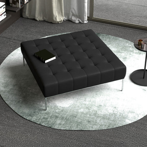 幅110cmの正方形になっており、どの位置からも座りやすく２人で掛けることもできます。 #LT01 キャメル（レザーテックス アニリン）