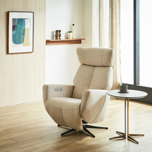 曲線的なシルエットに統一することで、エレガントで優しい印象を与えます。 #PLT111 プラチナグレー（プライムレザーテックス）