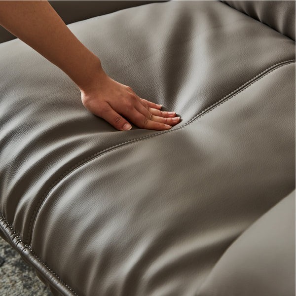 スモールフェザーと高密度ウレタンを使用することで、しなやかで優しく包み込まれるような座り心地。 #SILT24 スレートグレー（シルキーレザーテックス）