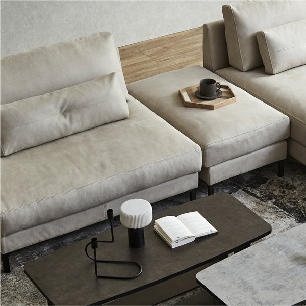 高級感のあるシンプルモダンな雰囲気で、圧迫感のないロースタイル設計。 #PLT101 ブルースター（プライムレザーテックス）