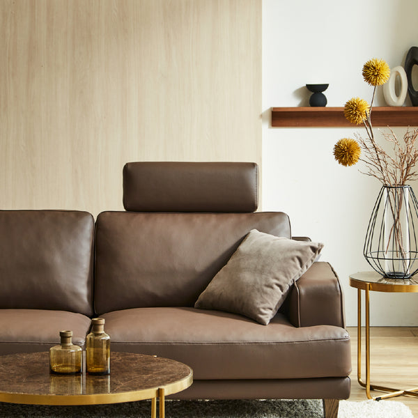 ヘッドレストでしっかり頭を支えることで、首や肩の負担が軽減されて長時間の座りもサポートします。 #LT01 キャメル（レザーテックス アニリン）