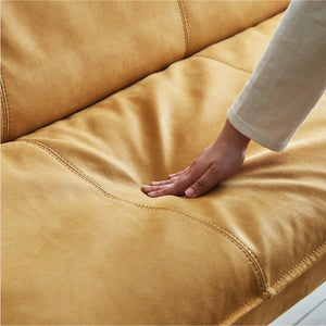 座クッションには柔らかいフェザーと高密度ウレタンフォームを使用しいるため長時間座っていても疲れにくくなっております。 #LT01 キャメル（レザーテックス アニリン）