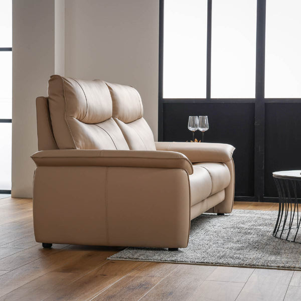 しっかりとしたボリューム感があり、すっきりとシャープな印象の佇まいです。 #PLT112ヨーロピアングレー