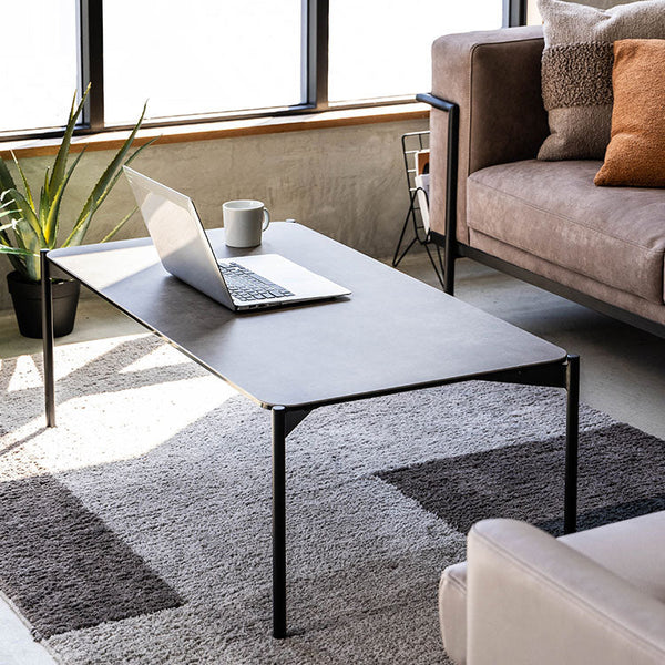 ソファに座りながら、または床に座っても使いやすい高さです。 #Default Title