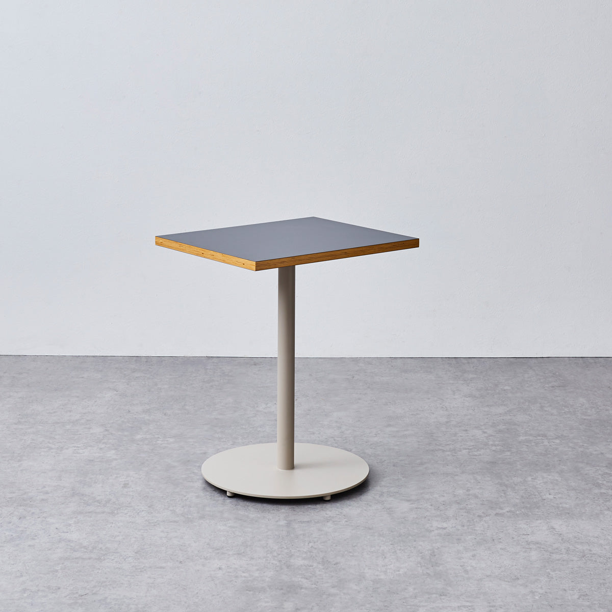 ノムル カフェテーブル 〇脚タイプ