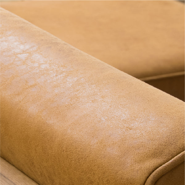 張地にはレザーテックスを使用。冬はひんやりしにくく、夏は通気性がよくベタつきにくいので、年中快適に。 #LT03 チャコールブラック（レザーテックス アニリン）