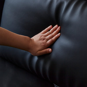 張地は当社オリジナルのレザーテックスシリーズ生地を採用。心地のよい肌触りと上品な質感が特徴です。 #LT01 キャメル（レザーテックス アニリン）