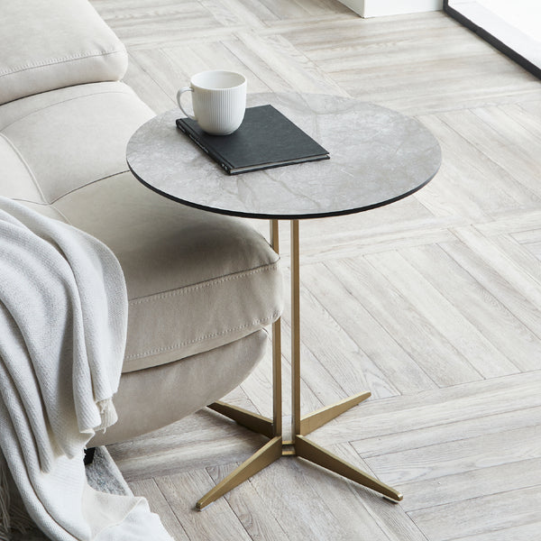 ちょっとした小物やマグカップを置いてお使いいただけます。 #シャンパンゴールド