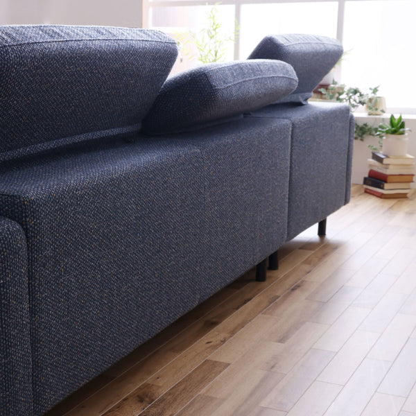 背面にも同じ素材を使用し、お部屋の中心でも違和感なく置ける美しい仕上がりになっています。 #A48 ステングレー（ファブリックAランク） #木部ナチュラル