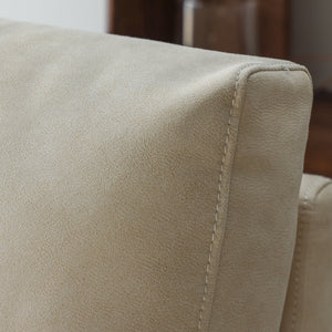 張地にはレザーテックスを採用。夏は通気性がよく、冬はひんやりしにくいので年中快適に過ごせます。 #PLT110 ミルクティー（プライムレザーテックス）