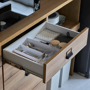 収納スペースもしっかり確保。カラトリーや布巾などを一か所にまとめて収納できます。 #Default Title