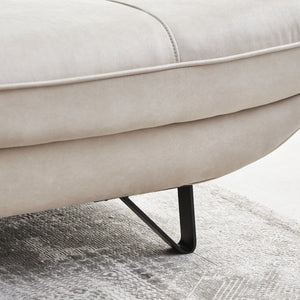 脚にはブラックスチールを採用。繊細なスチール脚が全体のボリューム感を抑え、スタイリッシュな印象を与えてくれます。 #PLT102 インディーブルー（プライムレザーテックス）