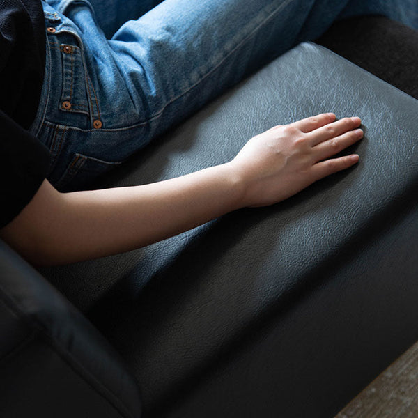 肘高は低めになっているので、寝転んだ時に枕にもなるように設計されています。 #キャニオンブラウン×ライトグレー