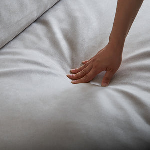 張地にはレザーテックス生地を使用。夏は通気性が良く、冬はひんやりしにくいので年中快適に過ごせます。 #PLT111 プラチナグレー×ET82 ロイヤルブラック #プライム レザーテックス