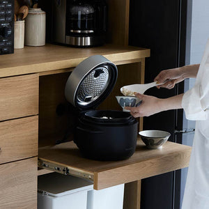 スライド棚は家電を使用する際に引き出せば、熱や湿気がこもらず便利です。 #Default Title