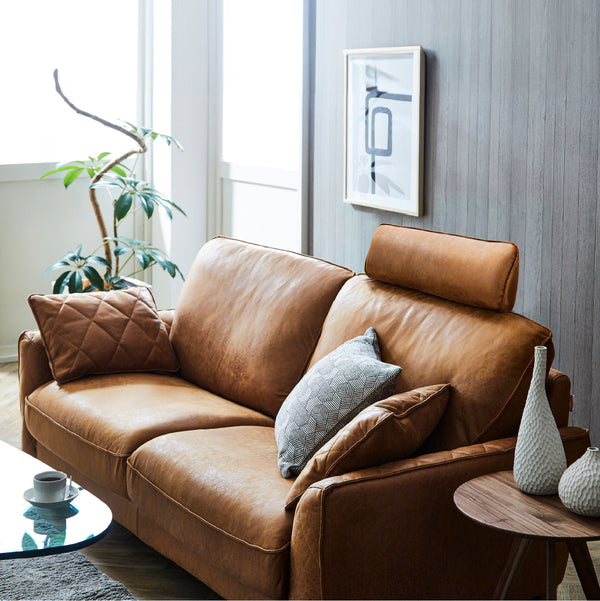 ヘッドレストが頭や首を支え、身体への負担を軽減。長時間の座りでも快適な座り心地をサポートします。 #LT03 チャコールブラック（レザーテックス アニリン）