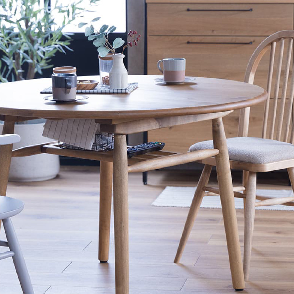 ロジー 円形 ダイニングテーブル