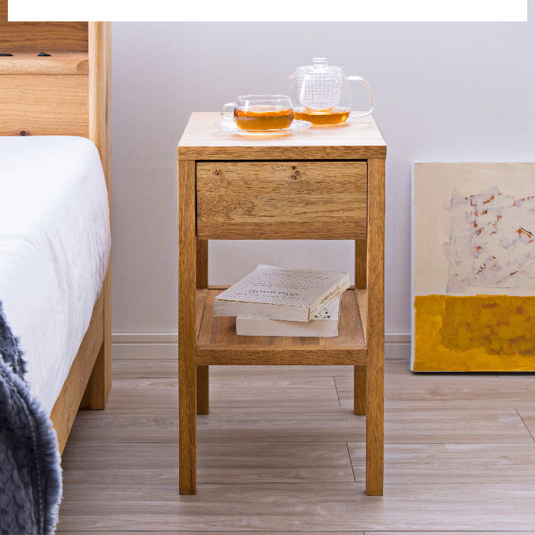 カスト ナイトテーブル