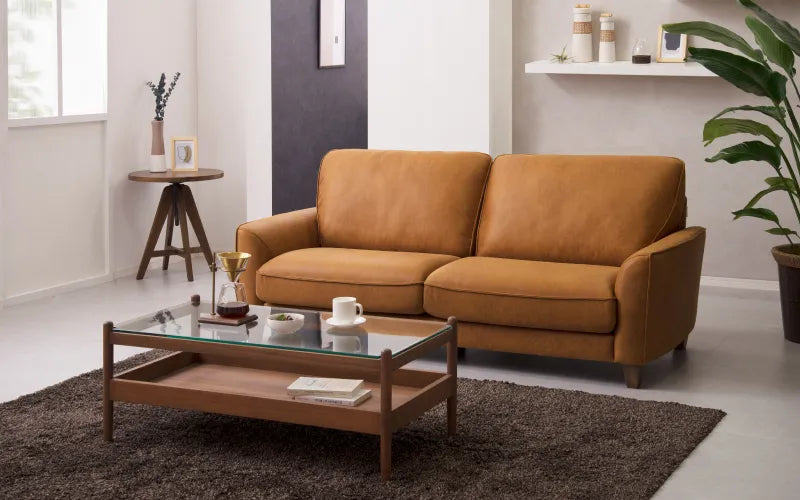 ソファのサイズだけでなく、周囲の家具とのバランスも考えて配置しましょう。