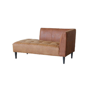 重厚感のあるシートを黒の細足で引き締めたソファ。 #ブラウン