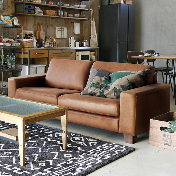 ナチュラルからモダンまで、どんなコーディネートにもフィットします。 #レザーテックス キャメル