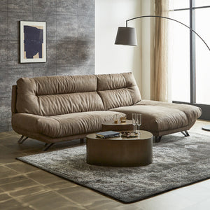 クッションの硬さや比重、素材に至るまで細部にこだわり、身体を包み込むような座り心地を実現しました #PLT112 ヨーロピアングレー（プライムレザーテックス）