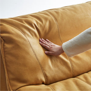 背クッションの身体が触れる面にはふわっと柔らかいフェザーをたっぷり使用しております。 #PLT104 ハニーレモン（プライムレザーテックス）
