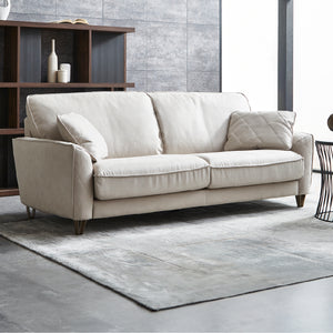 「コロンバス」シリーズの３人掛けソファ。 #LT01 キャメル（レザーテックス アニリン） #木脚