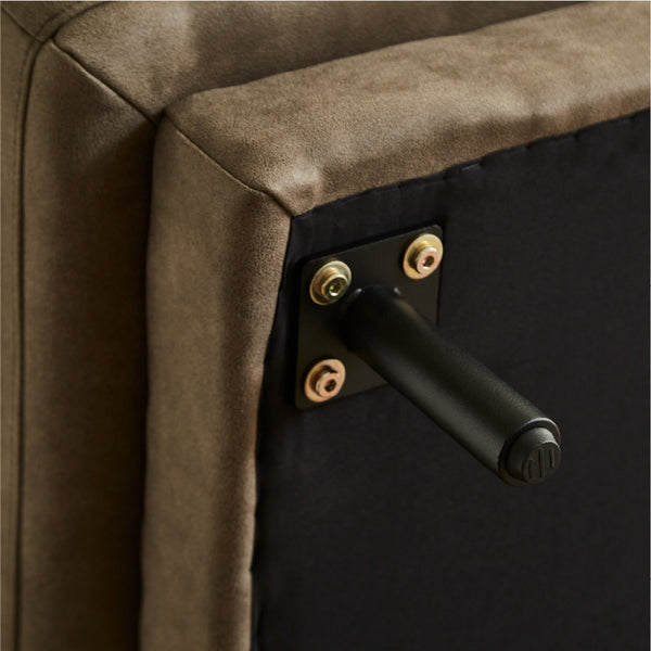 脚裏にはガタツキを防止するアジャスター付き。床の状態に合わせて高さ調節が可能です。 #PLT112 ヨーロピアングレー（プライムレザーテックス） #左カウチ